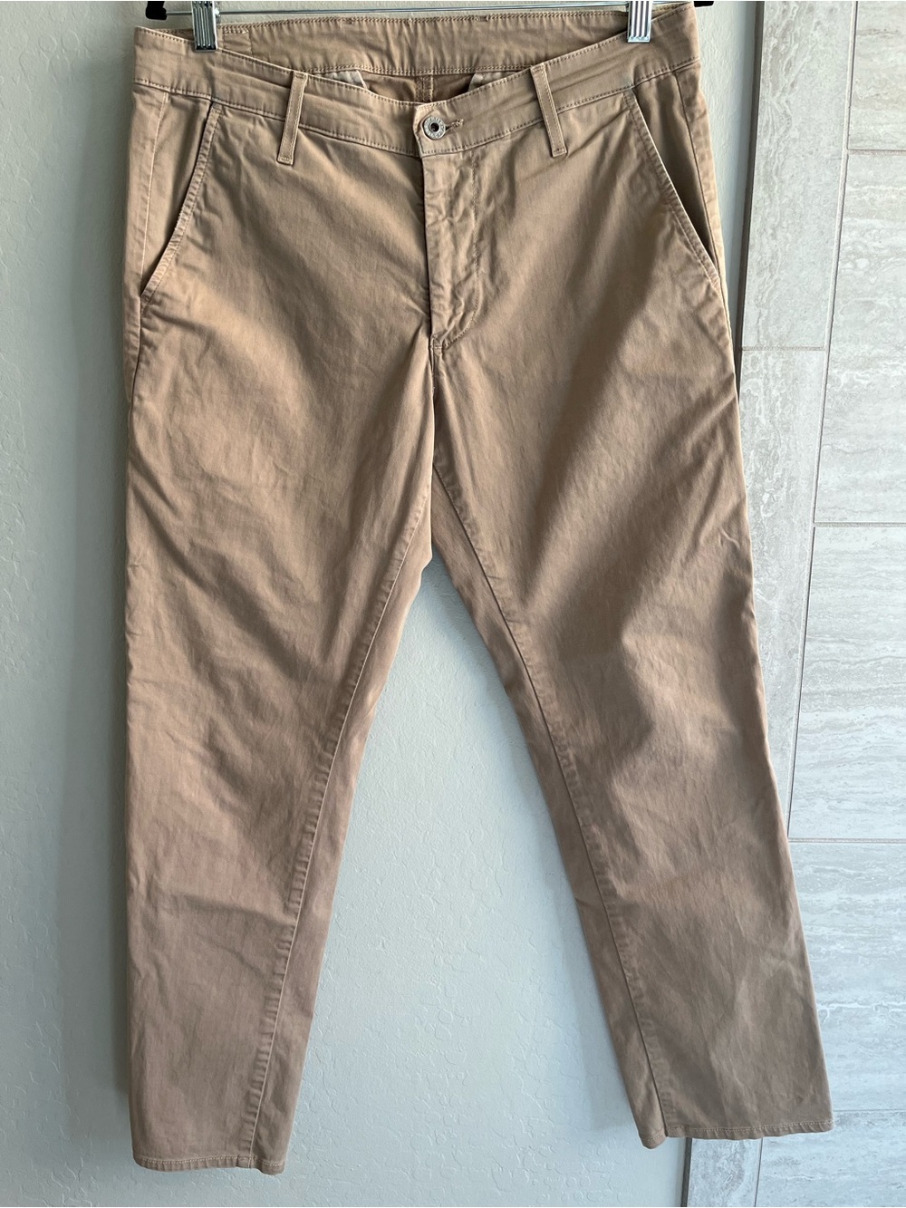AG Adriano Goldschmied Men’s The Lux Khaki Chino Trouser, Size 31R